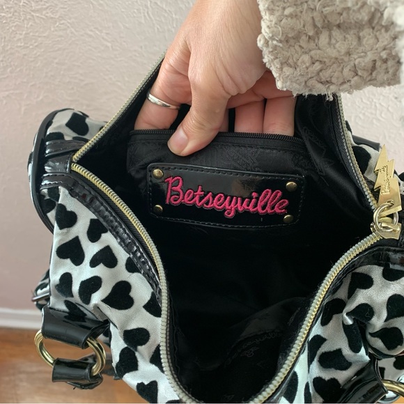 Y2K Betseyville velvet black hearts silver purse - Picture 4 of 11